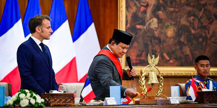 Hangat dan Bersahaja, Presiden Prabowo dan Presiden Macron Makan Siang Bersama Taruna Akmil