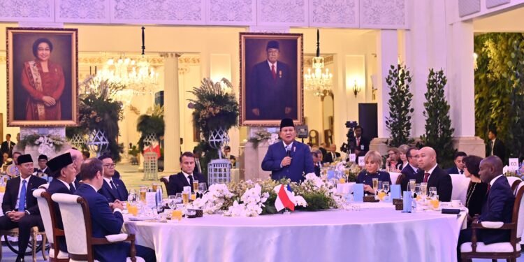 Seskab Teddy Tegaskan Tidak Ada Minuman Beralkohol dalam Jamuan Presiden Macron di Jakarta