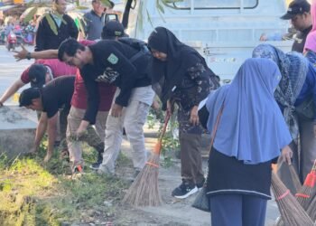 Aksi Bersih di Jalan Kodeco: Pemkab Tanah Bumbu Wujudkan Lingkungan Sehat dan Nyaman