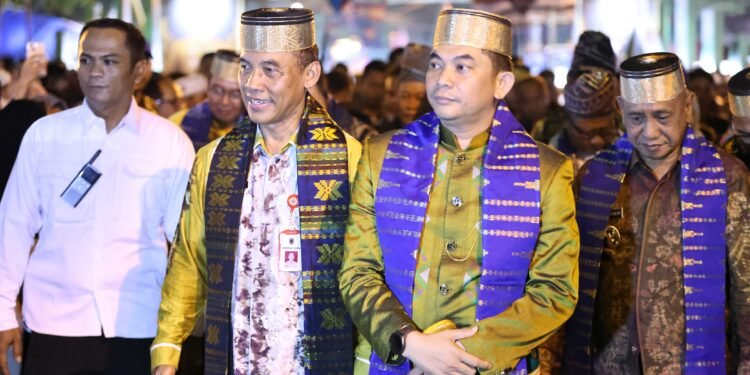 Pesona Budaya Mappanre Ri Tasi’e dan Expo Tanah Bumbu 2025 Resmi Dibuka, Bupati Tanbu: Cermin Kearifan Lokal Masyarakat Pesisir