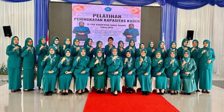 Ketua TP PKK Tanbu Buka Rakon dan Pelatihan Peningkatan Kapasitas Kader