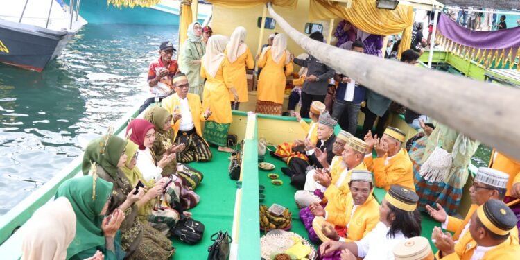 Puncak Pesona Budaya Mappanre Ri Tasi’e, Prosesi Adat Berlangsung Meriah