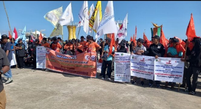 
					Aliansi Serbusaka dan Federasi Buruh lainnya Peringati May Day / Hari Buruh Internasional