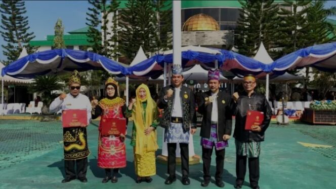 
					Bupati Tanbu Andi Rudi Latif Pimpin Upacara Hardiknas .