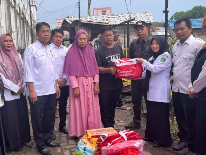 
					Pemkab Tanah Bumbu Salurkan Bantuan untuk Korban Kebakaran di Simpang Empat.