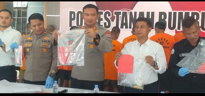 
					Polres Tanah Bumbu, Ungkap Penipuan Modus Uang Palsu Foto Copyan.