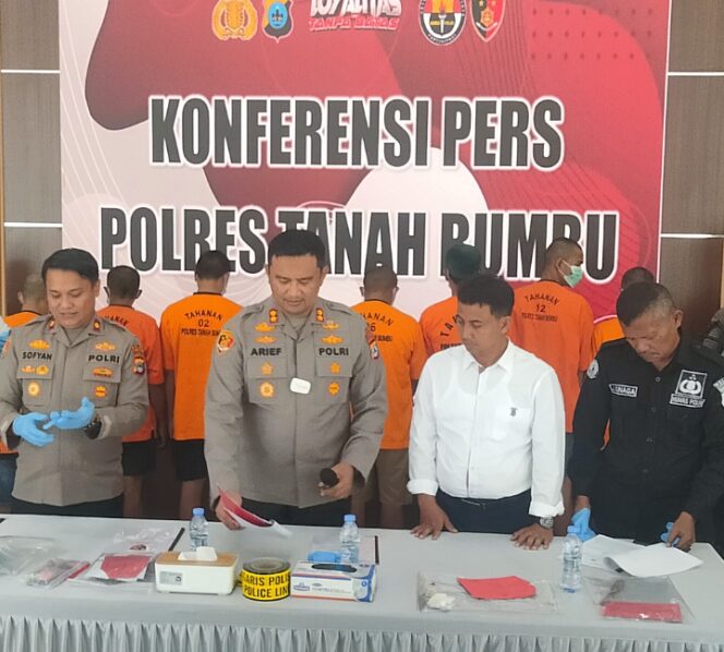 
					Polres Tanah Bumbu Ungkap 18 Kasus dalam Operasi Sikat Intan 2025 .