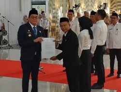 Bupati Andi Rudi Latif Serahkan SK Pengangkatan CPNS/PPPK