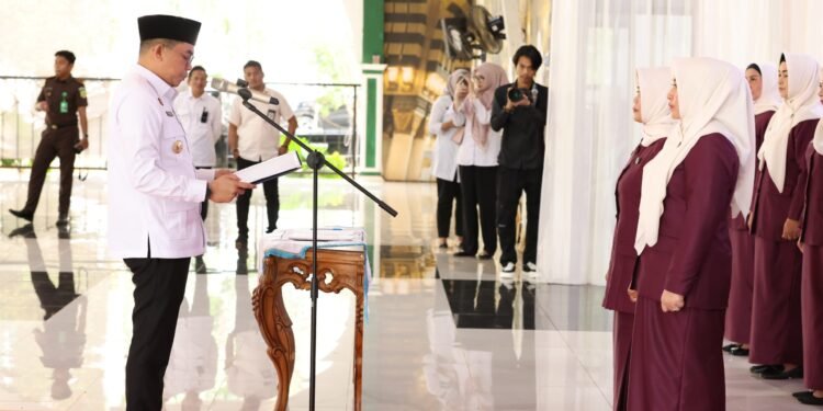 Bupati Andi Rudi Latif Lantik Pengurus GOW Tanah Bumbu 2025–2030