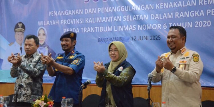 Tegakkan Trantibum Linmas dan Implementasi Posyandu 6 SPM, Satpol PP Damkar Kalsel Sosialisasikan Penanganan dan Penanggulangan Kenakalan Remaja