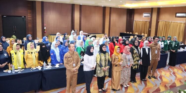 Pemprov Kalsel Dorong Perempuan Kawal Aspirasi Melalui Pendidikan Politik