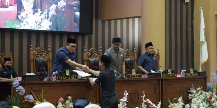 Pemandangan Umum Fraksi terhadap Raperda LPj APBD Tanah Bumbu TA 2024