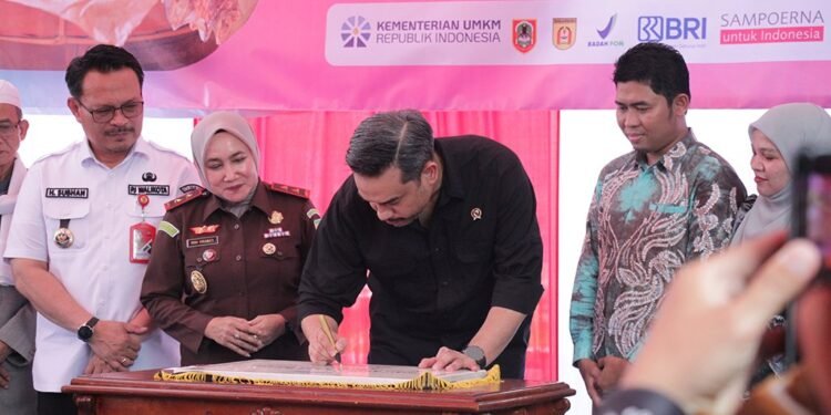 Menteri UMKM RI Hadiri Re-Opening Toko Mama Khas Banjar, Tegaskan Pentingnya Pembinaan dan Pembelajaran bagi UMKM