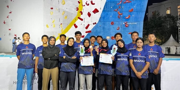 Dua Srikandi Muda Sumbang Medali Pertama untuk Kalsel di Kejurnas Panjat Tebing 2025