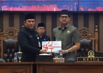 Pemkab Tanah Bumbu Sampaikan LPj APBD 2024 dalam Rapat Paripurna DPRD