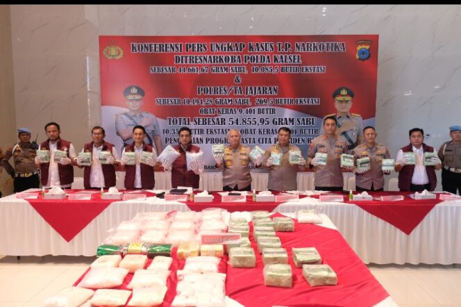
					*Polda Kalsel Ungkap Kasus Narkotika Besar: 54,8 Kilogram Sabu dan Ribuan Pil Ekstasi*