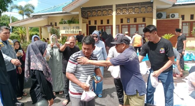
					Bupati Kotabaru Potong 7 Sapi Qurban Untuk masyarakat