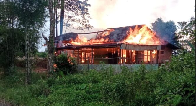 
					Rumah Warga di Desa Stagen Terbakar, “Diduga Akibat Korsleting Listrik.
