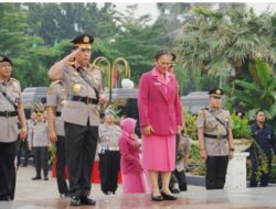 HUT Bhayangkara ke-79, Kapolri Ziarah ke Makam BJ Habibie dan Jenderal Hoegeng.