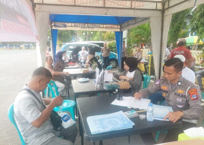 
					Polres Kotabaru Gelar Pelayanan Publik di CFD Siring Laut dalam Rangka HUT Bhayangkara ke-79.