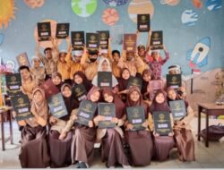 Siswa Dan Orang Tua Sambut Antusias Pembagian Raport Di SDN Pondok Butun.