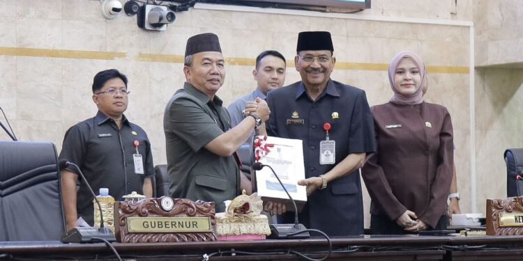 Fraksi-Fraksi DPRD Kalsel Sampaikan Pandangan Umum atas Raperda Perubahan APBD 2025