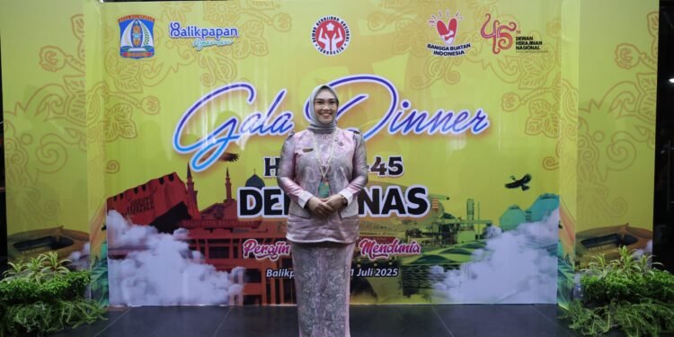 Ketua Dekranasda Tanah Bumbu Andi Irmayani Rudi Latif Angkat Identitas Lokal Tampil di Panggung Nasional