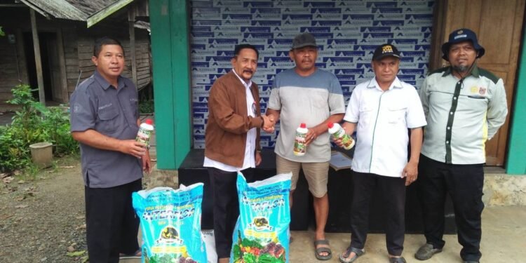 Dorong Ketahanan Pangan, DPKP Kalsel Salurkan 21 Ton Pupuk ke Petani Kotabaru