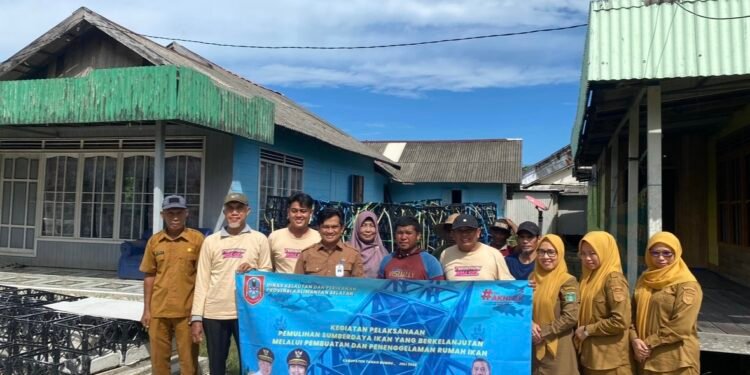 Pulihkan Sumberdaya Ikan Berkelanjutan, Dislutkan Kalsel Lakukan Pembuatan dan Penenggelaman Rumah Ikan