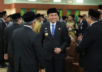 Bupati Tanah Bumbu Andi Rudi Latif Hadiri Pelantikan Sekda Provinsi Kalsel, Dapat Pujian dari Gubernur Muhidin