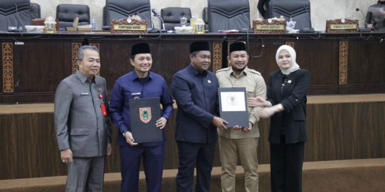 Wagub Kalsel Sampaikan Pokok-Pokok Perubahan APBD 2025 di Rapat Paripurna DPRD