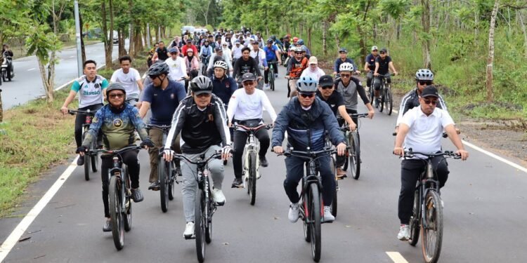 Semarakkan Hari Jadi ke-75 Provinsi Kalimantan Selatan, Dispora Kalsel Gelar Gowes dan Gerak Jalan Hingga Lomba Olahraga Tradisional