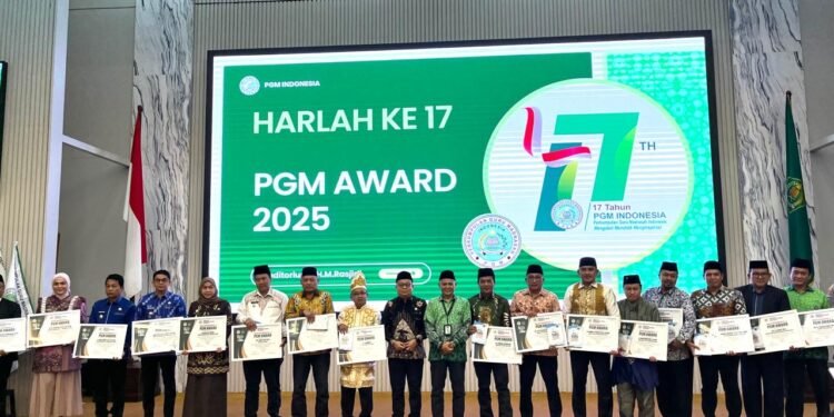 PGM Award 2025, Bupati Tanah Bumbu Terima Penghargaan di Kategori Pemerintahan