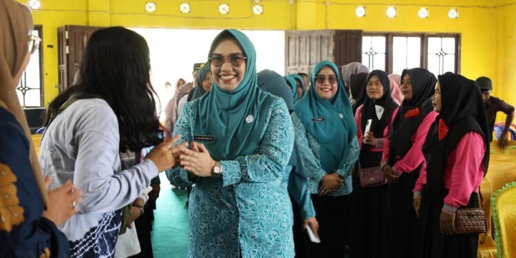 Ketua TP PKK Andi Irmayani Apresiasi Desa Pematang Ulin Ikuti Lomba PHBS Tingkat Kalsel