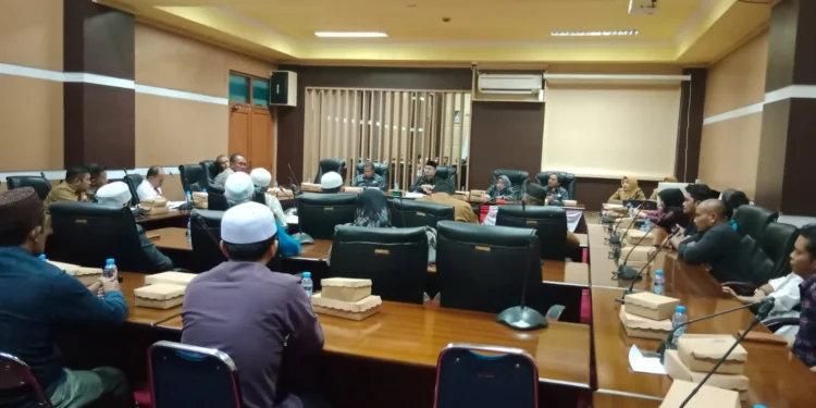 DPRD Tanah Bumbu Bahas Penuturan THM di Desa Sungai Cuka, RDP Gabungan Komisi Hasilkan Dua Solusi