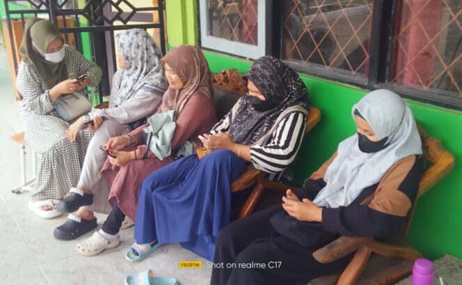 
					Tentang Pran orang tua yang menunggu anak-anak mereka di SLBN pada tahun 2025.