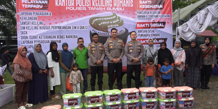 Polres Tanah Bumbu Gelar Program “Kopi Manis” di Pantai Angsana, Berikan Makanan Sehat dan Layanan Publik Gratis