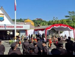 Penampilan Polwan Polres Tanahbumbu Pukau Warga Saat Bawakan Tarian Dayak Hari Bhayangkara ke-79,