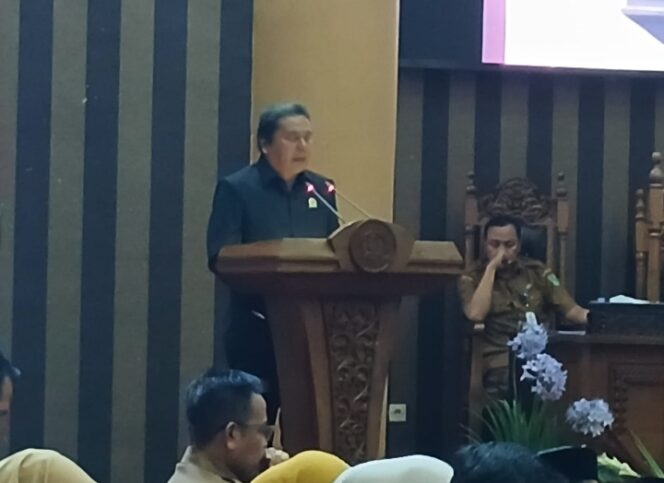 
					Fraksi Nasdem Sejahtera H.Gt. Erwin Arifin.SE. Menyampaikan 2  Poin  Terkait Anggaran  Pendapatan Daerah.