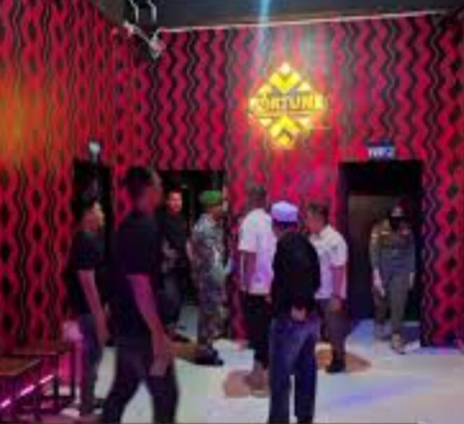 
					Karaoke Fortune Di Kecamatan Satui Tidak Berizin Dari Pemerintah Daerah Tanbu.
