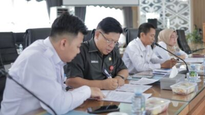 Suasana rapat Banggar DPRD Kalsel bersama Tiam Anggaran Pemerintah Daerah (TAPD) provinsi setempat di Banjarmasin, 