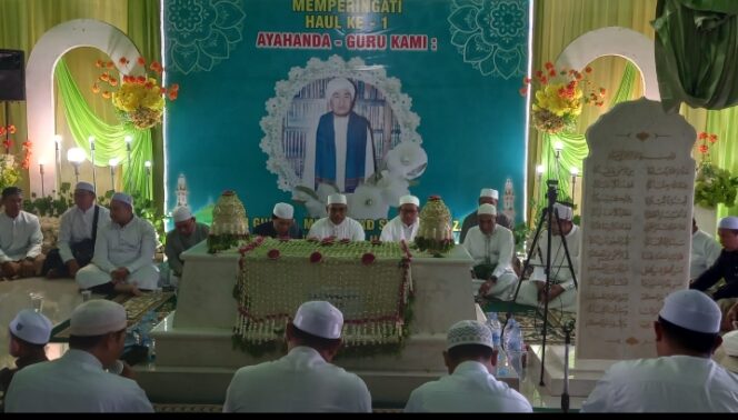 
					Wakil Bupati Kotabaru Hadiri Haul Ke 1 Tuan Guru H.Muhammad Syaifuddin Z.A   ( Guru Udin )