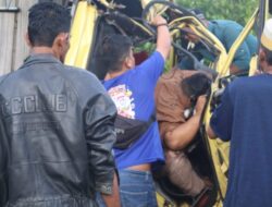 Supir Truk Tewas Tabrak Truk Kontainer Yang Parkir di Jalan Sepunggur.