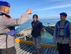 Sat Polairud Polres Kotabaru Lakukan Pengamanan Keberangkatan KM. Berkat Doa 02 di Pelabuhan Panjang.