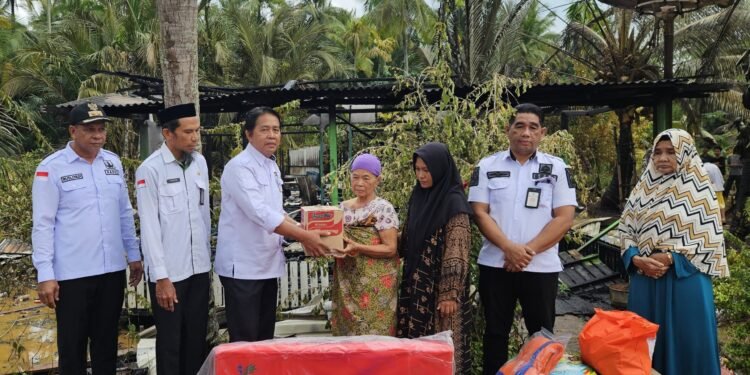Wa’dana Terharu Terima Bantuan Bupati Andi Rudi Latif : “Sangat Bermanfaat Bagi Kami”