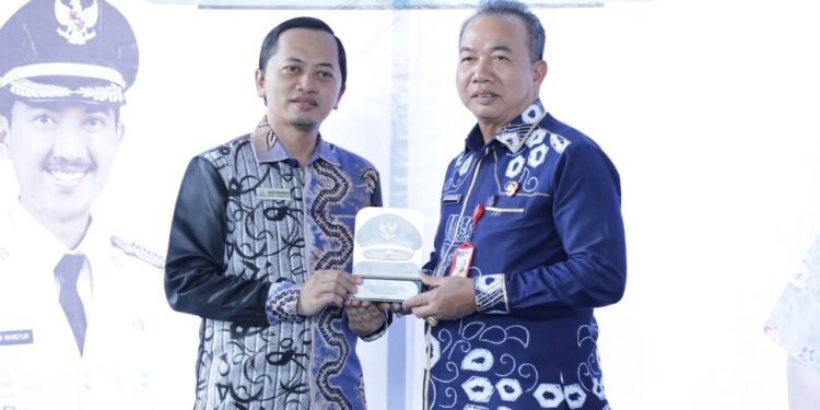 Pertama di Indonesia, Gubernur Kalsel Mendapat Penghargaan dari Ombudsman RI 