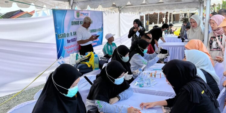 Gerakan Aksi Serentak Tanah Bumbu: Pelayanan Publik dan UMKM di Depan Masjid Al-Falah