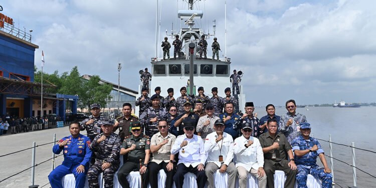 Bank Indonesia dan TNI AL Hadirkan Rupiah Berkualitas ke Pulau Terluar Kalsel Lewat Ekspedisi Rupiah Berdaulat 2025
