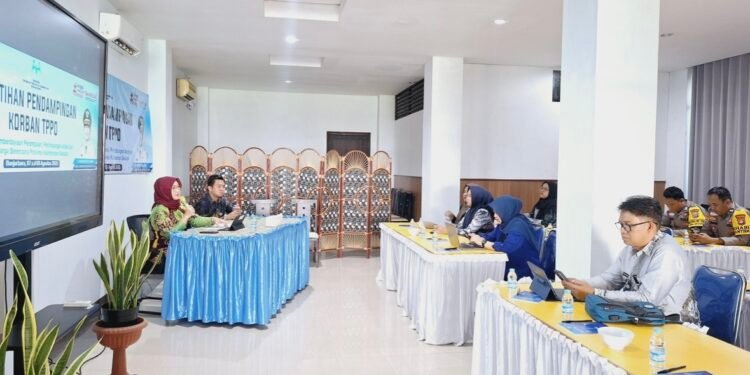 Ciptakan Perlindungan Responsif bagi Perempuan dan Anak, DP3AKB Kalsel Selenggarakan Pelatihan Pendampingan Korban TPPO