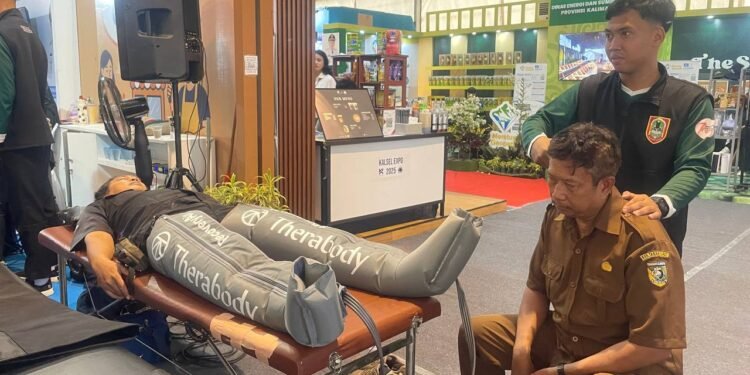 Dispora Kalsel Hadirkan Layanan Sport Terapis di Kalsel Expo 2025